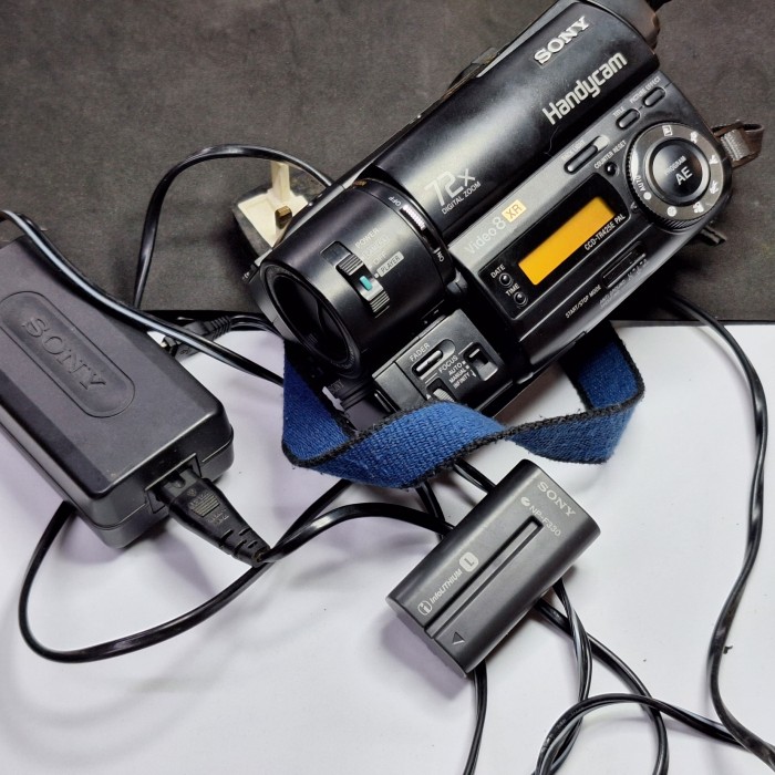 SONY　CCD-TRV425　Video8　規制前ナイトショット　豪華セット Sony CCD-TR425E Video8 XR Camcorder PAL Handycam